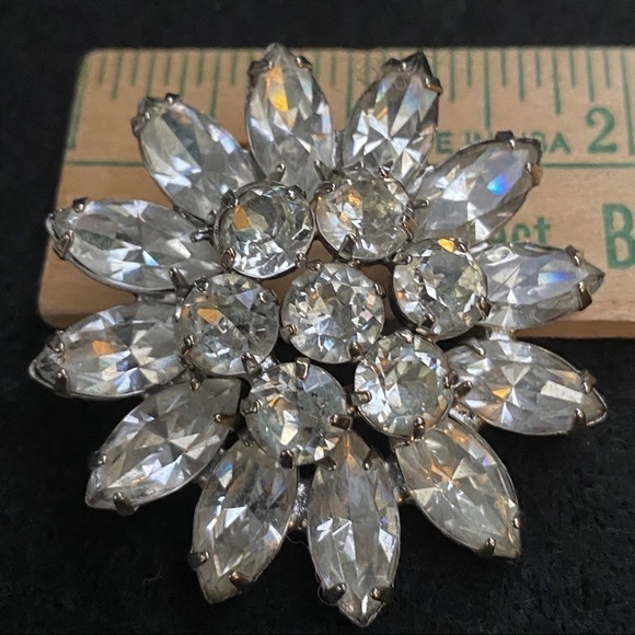 Weiss Vintage rhinestone pin - Picture 8 of 8